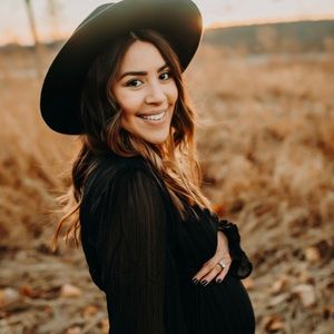 Meet Your Posher, Raquel